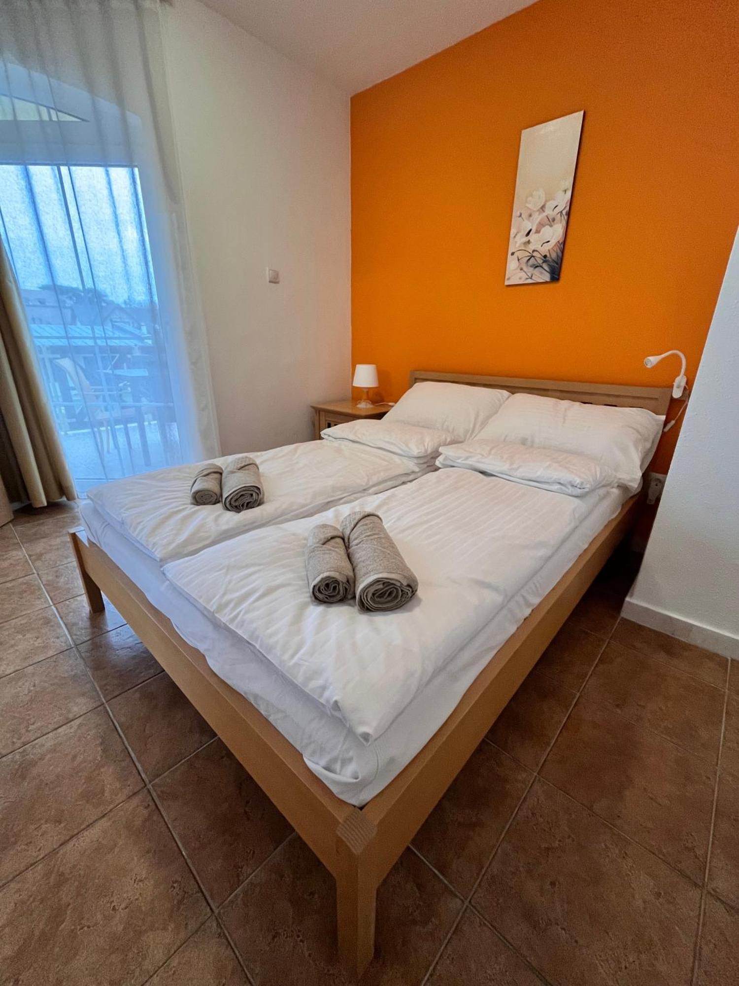 Karoly Apartment