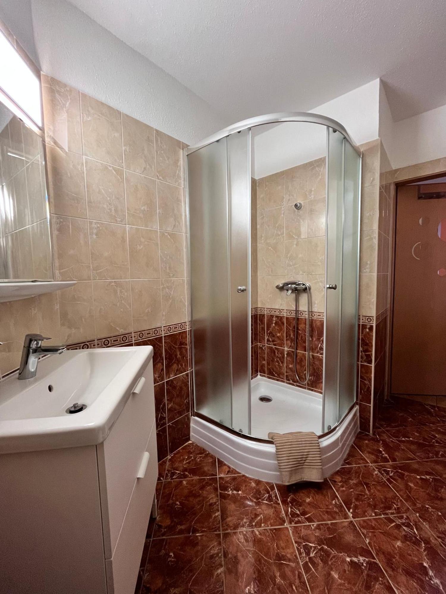 Karoly Apartment